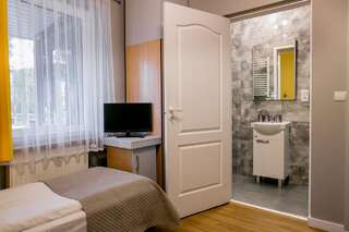 Мотели Hotel Na Wierzynka Величка Двухместный номер эконом-класса с 2 отдельными кроватями-5